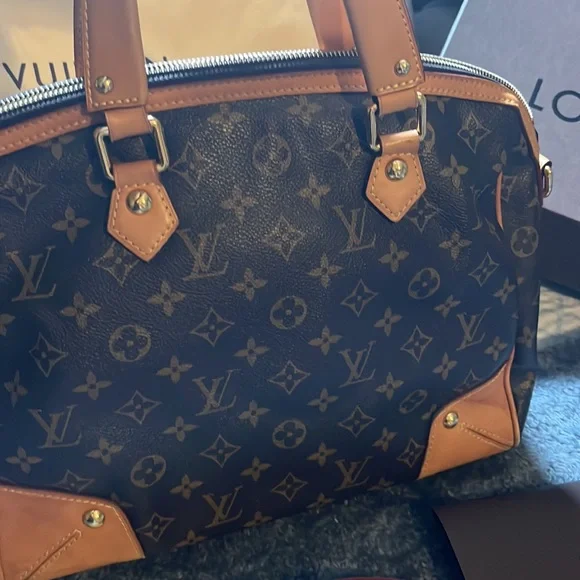 - 🔥SALE 🩷Gorgeous Authentic Louis Vuitton retiro pm monogram 🩷